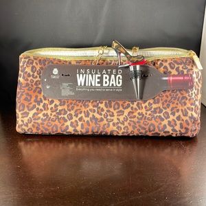 Wild eye designs insulated wine bag and shoe wine stopper in leopard